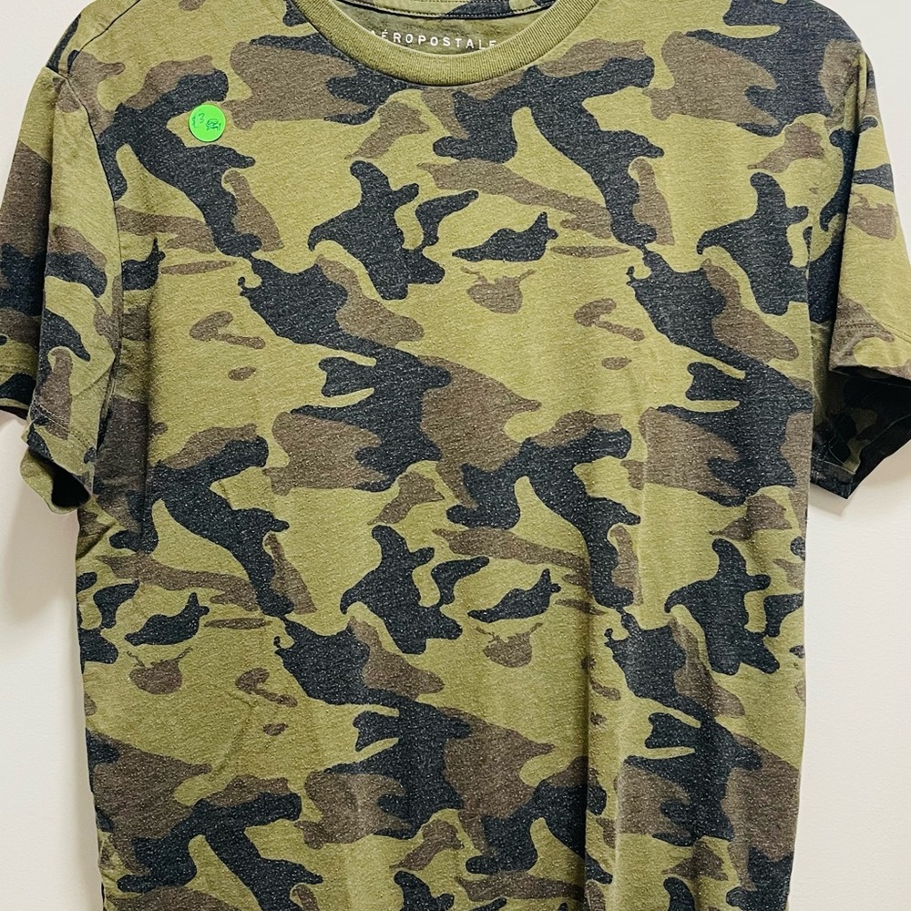 Aeropostale Men's Camo T-Shirt - Olive and Black